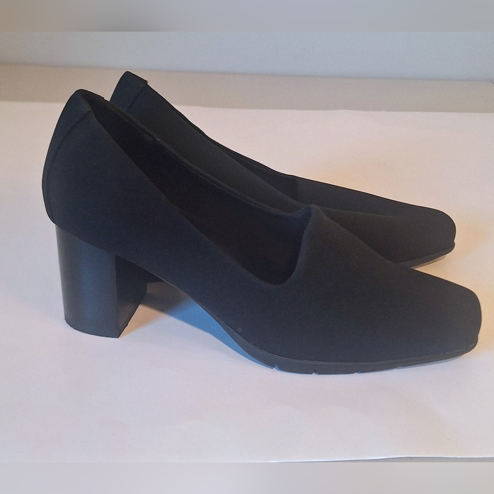 Aerosoles Midnight Pump Black 7.5W Stacked Block Heel